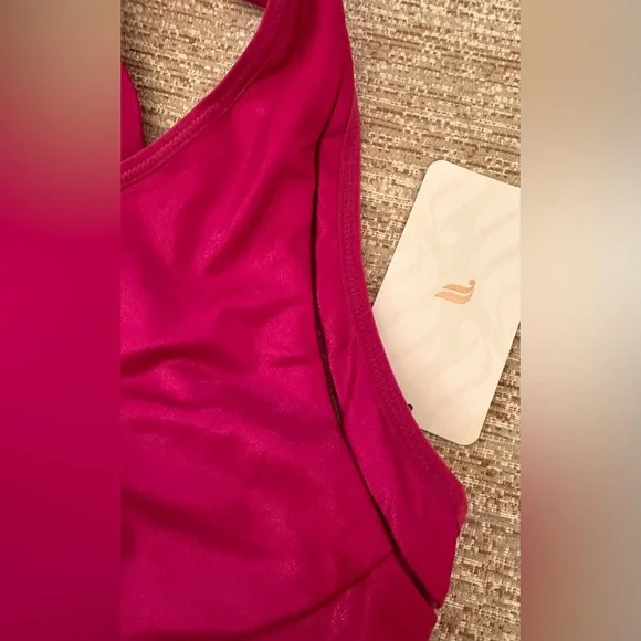 Fabletics Belle Iridescent High Impact Sports Bra - Picture 5 of 11